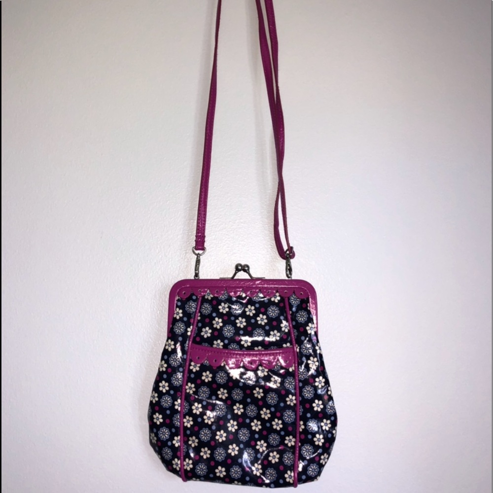 Adjustable Very Bradley flower print crossbody!!